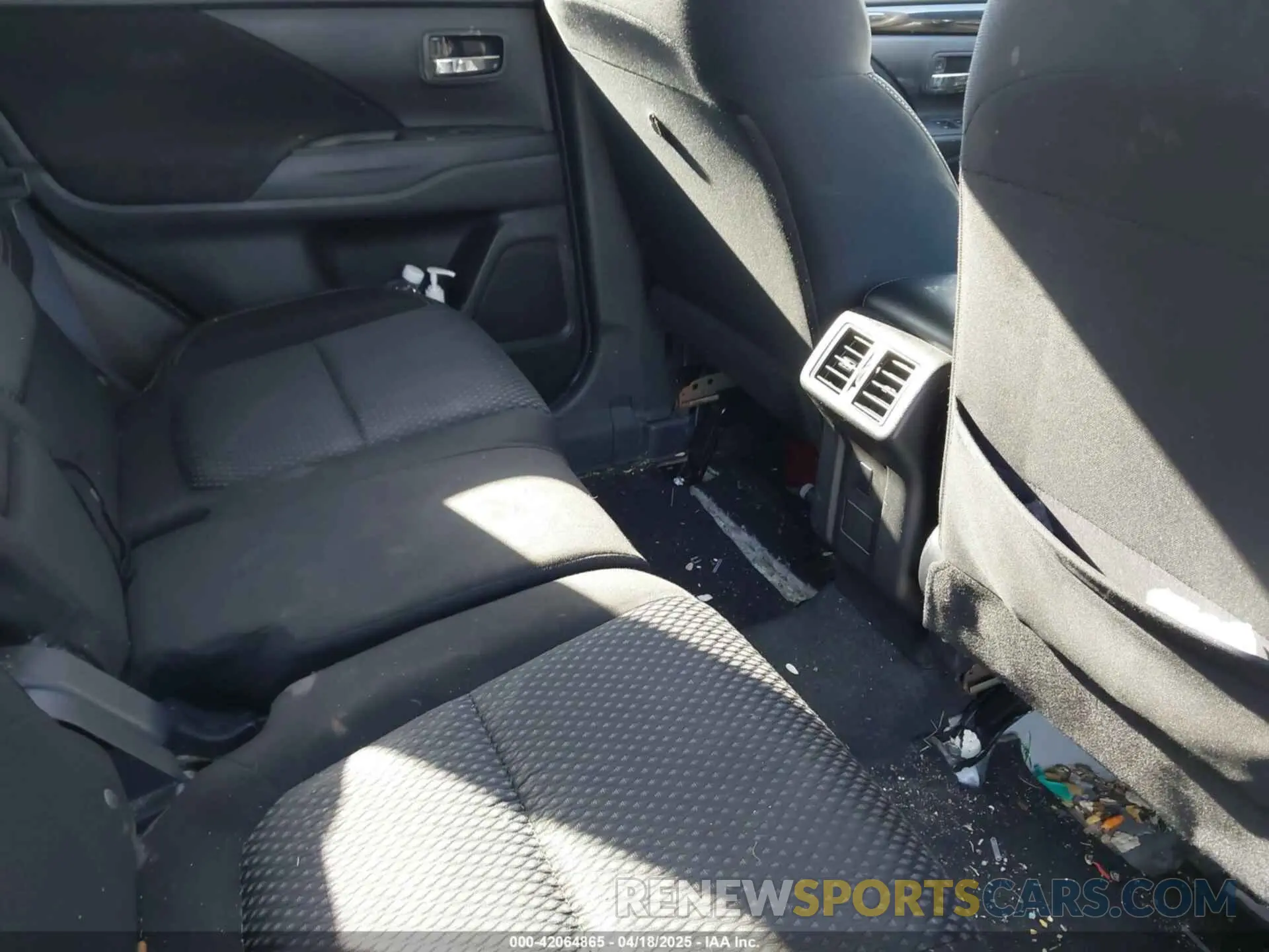 8 fotografías del automóvil dañado JA4AD2A36KZ038502 MITSUBISHI OUTLANDER 2019