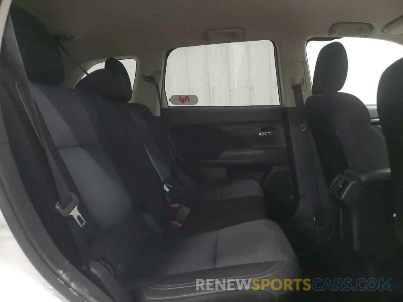 11 fotografías del automóvil dañado JA4AD2A36KZ054733 MITSUBISHI OUTLANDER 2019