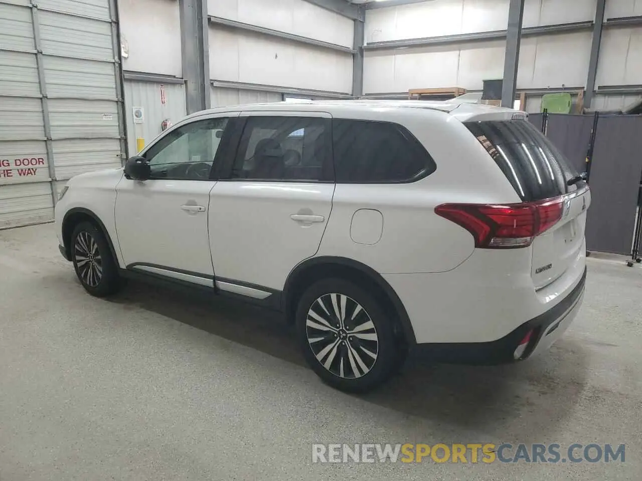 2 fotografías del automóvil dañado JA4AD2A36KZ054733 MITSUBISHI OUTLANDER 2019
