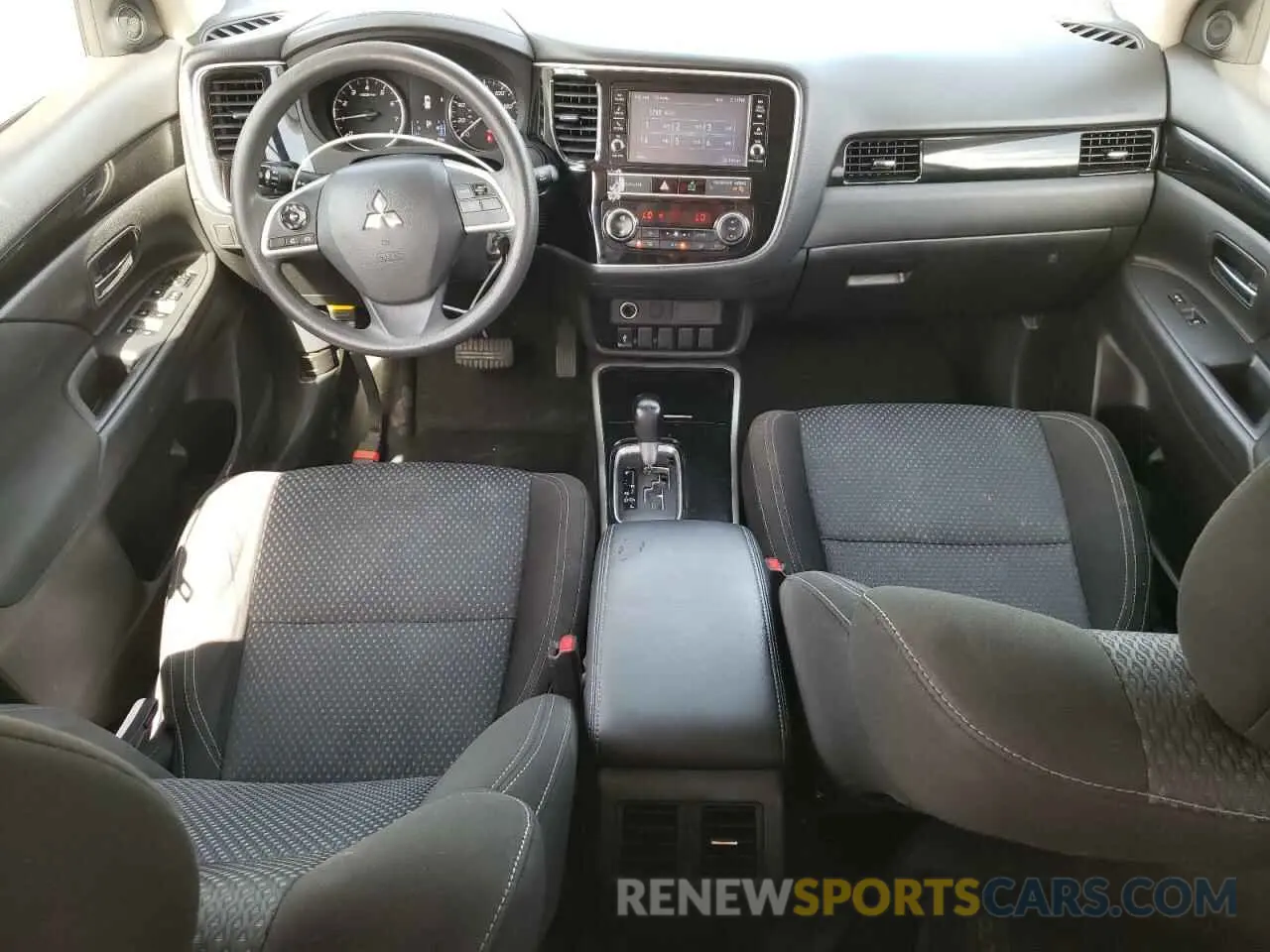8 fotografías del automóvil dañado JA4AD2A36KZ054733 MITSUBISHI OUTLANDER 2019