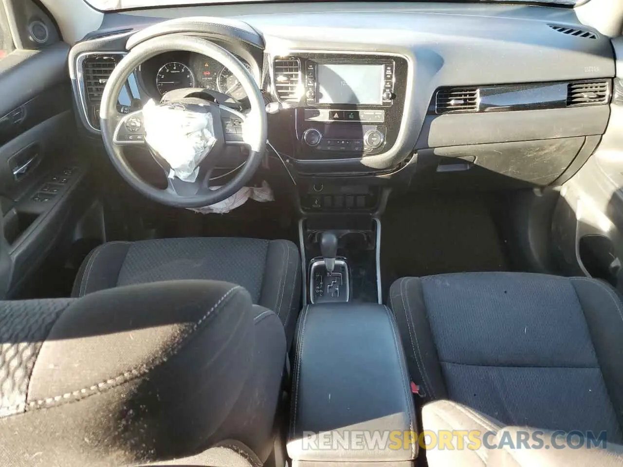 8 fotografías del automóvil dañado JA4AD2A36KZ055266 MITSUBISHI OUTLANDER 2019