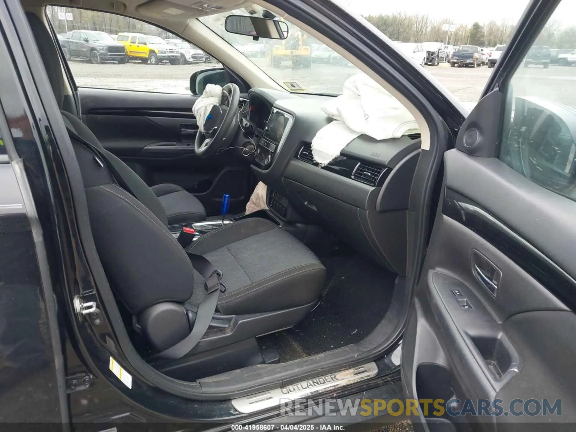 5 fotografías del automóvil dañado JA4AD2A38KZ047573 MITSUBISHI OUTLANDER 2019