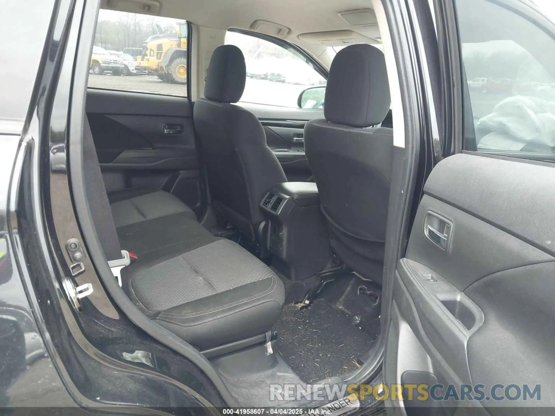 8 fotografías del automóvil dañado JA4AD2A38KZ047573 MITSUBISHI OUTLANDER 2019
