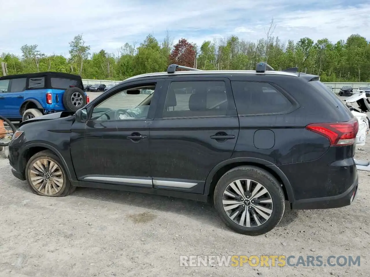 2 fotografías del automóvil dañado JA4AD2A39KZ011732 MITSUBISHI OUTLANDER 2019