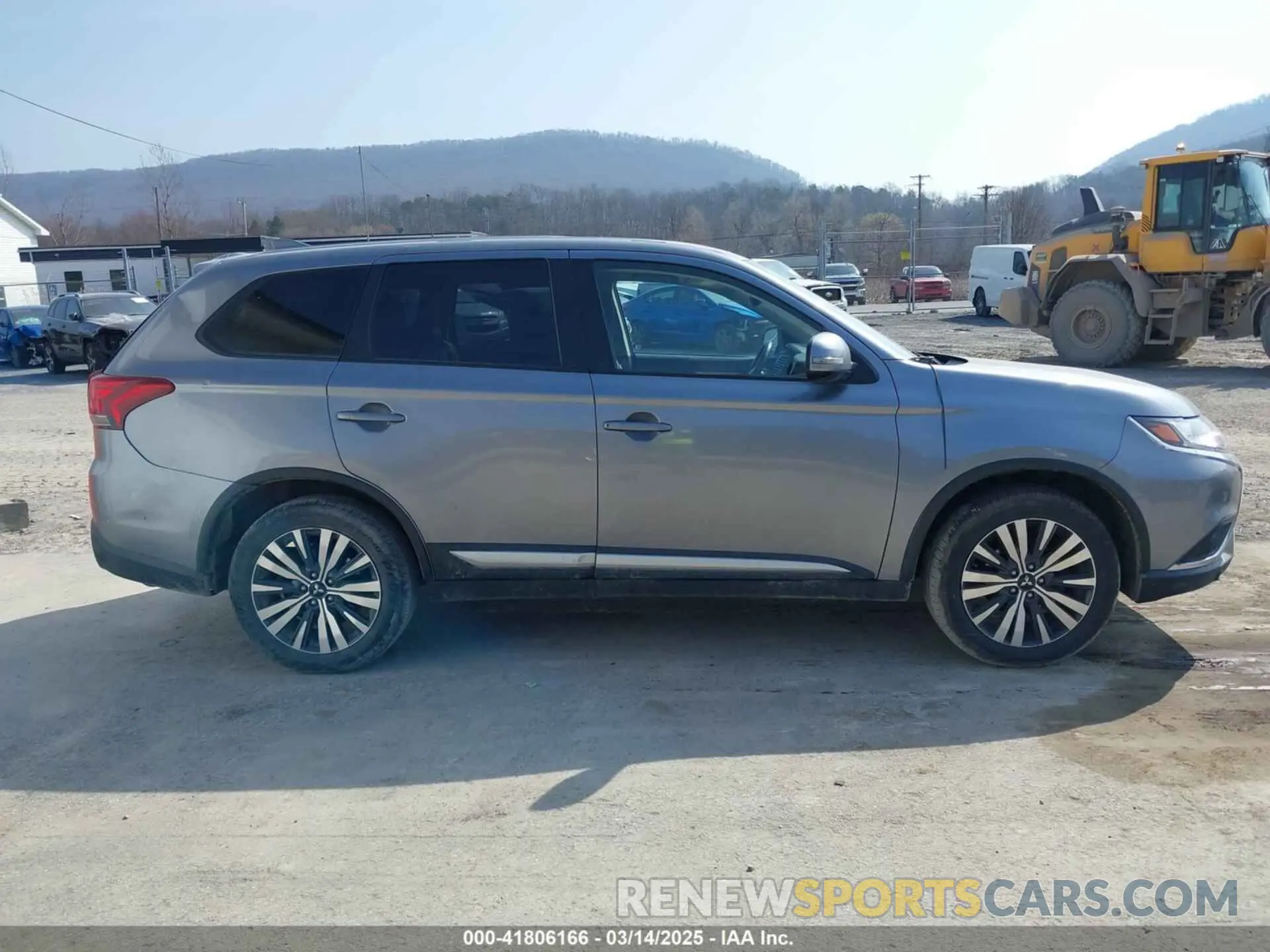 14 fotografías del automóvil dañado JA4AD3A30KZ043670 MITSUBISHI OUTLANDER 2019