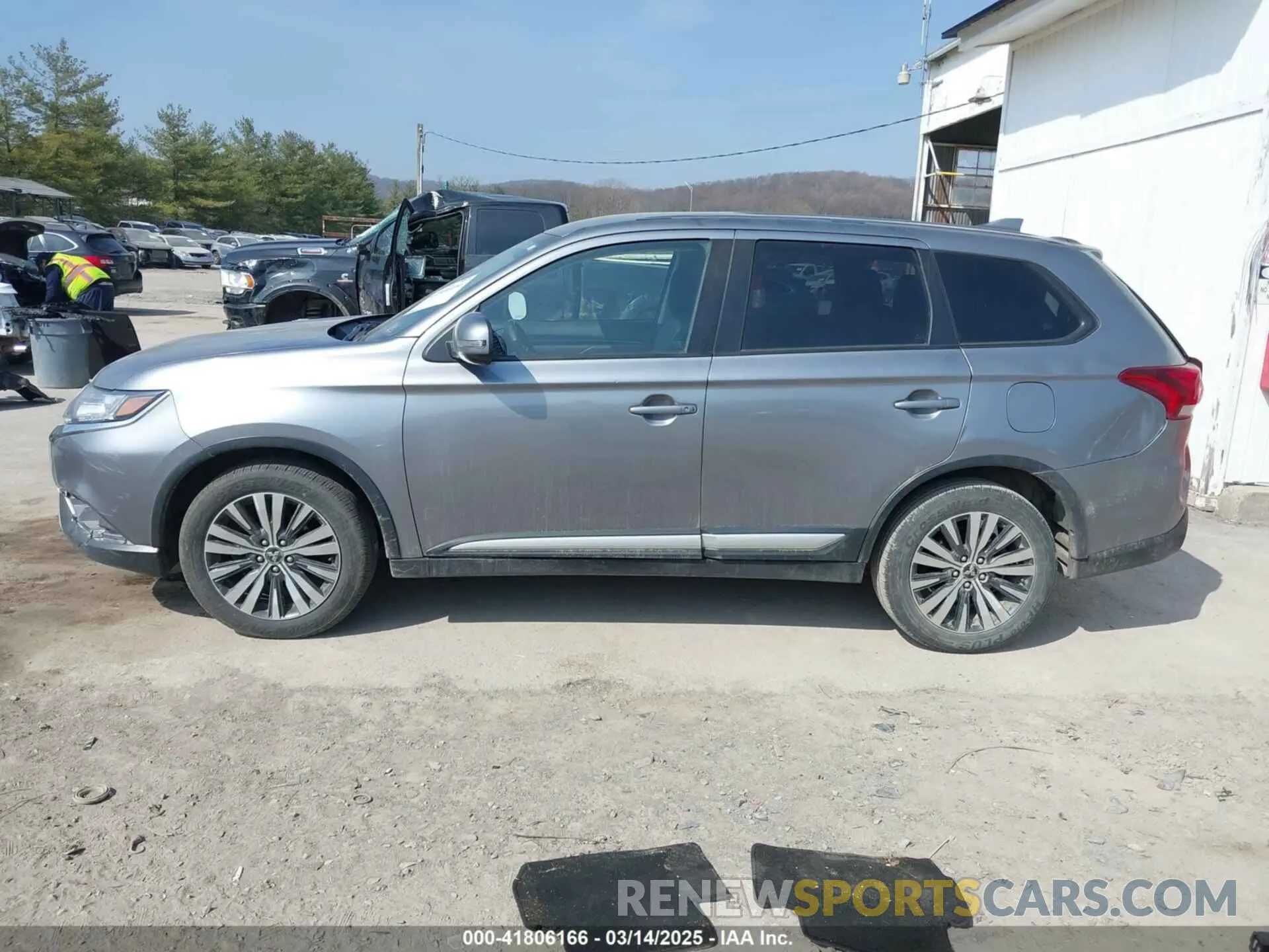15 fotografías del automóvil dañado JA4AD3A30KZ043670 MITSUBISHI OUTLANDER 2019