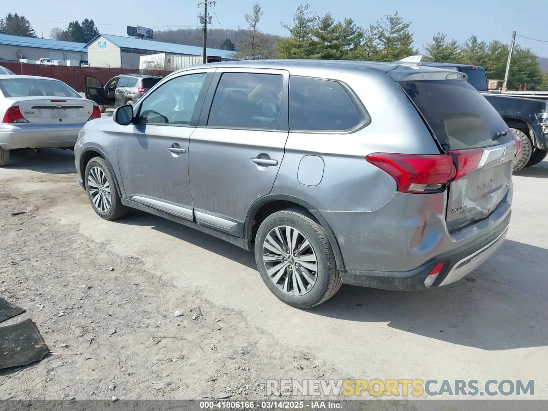3 fotografías del automóvil dañado JA4AD3A30KZ043670 MITSUBISHI OUTLANDER 2019