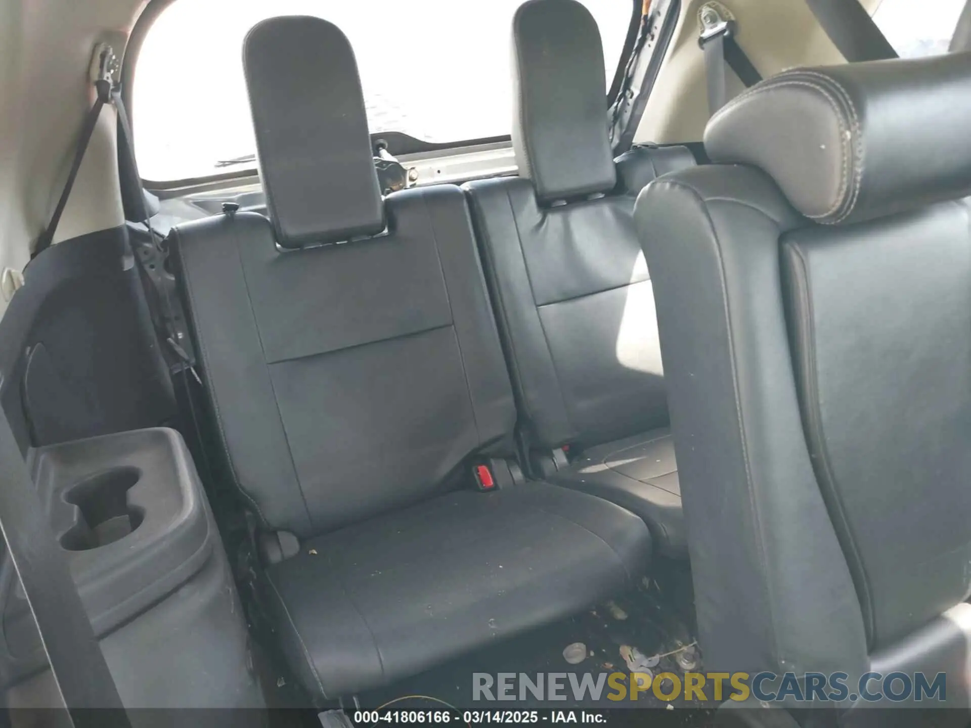 8 fotografías del automóvil dañado JA4AD3A30KZ043670 MITSUBISHI OUTLANDER 2019