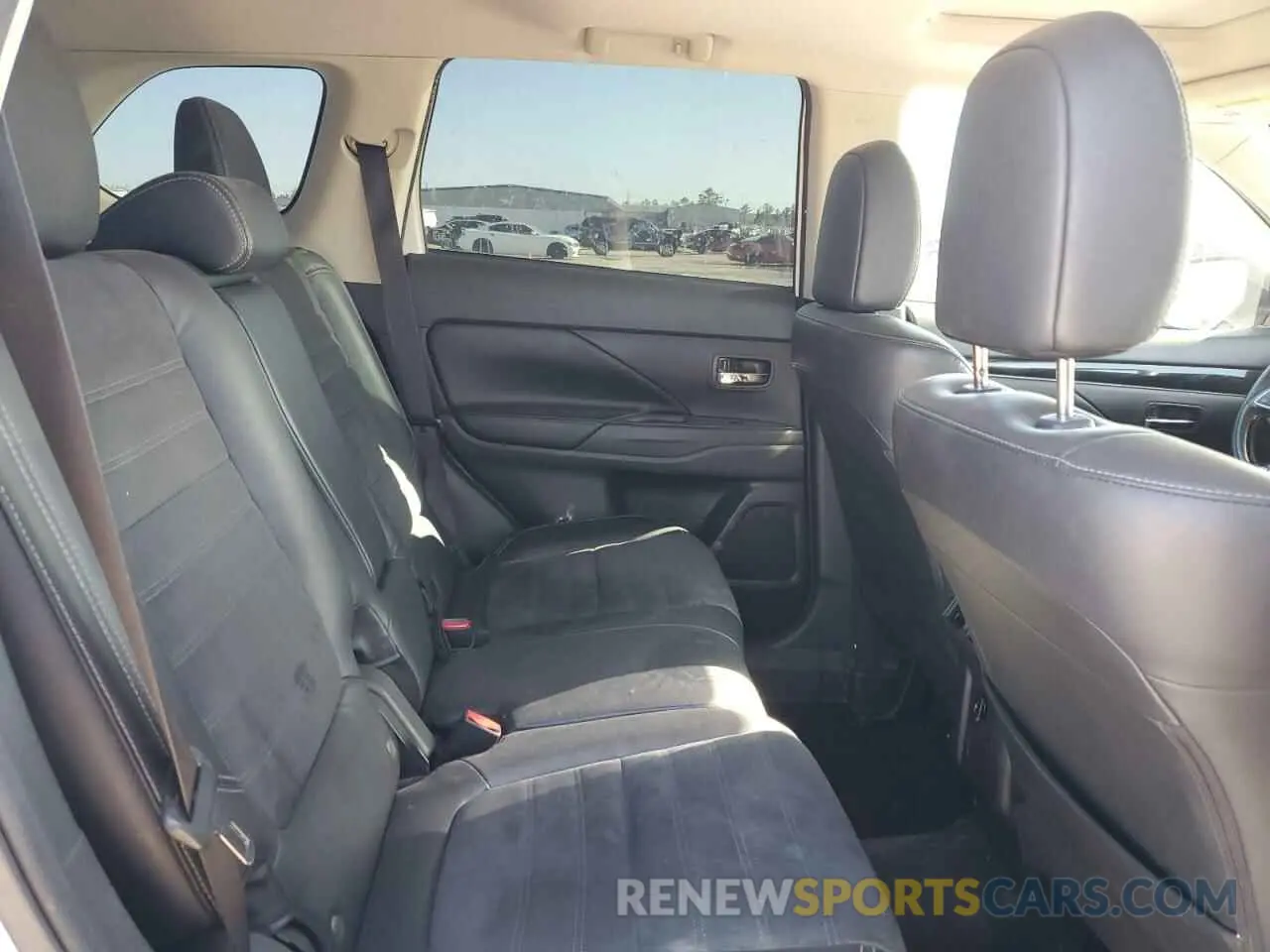 12 fotografías del automóvil dañado JA4AD3A30KZ055897 MITSUBISHI OUTLANDER 2019