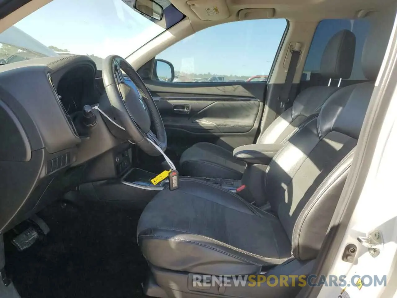 7 fotografías del automóvil dañado JA4AD3A30KZ055897 MITSUBISHI OUTLANDER 2019