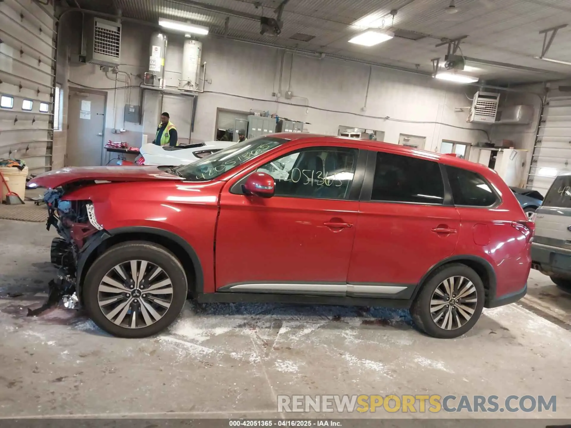 13 fotografías del automóvil dañado JA4AD3A31KZ038316 MITSUBISHI OUTLANDER 2019