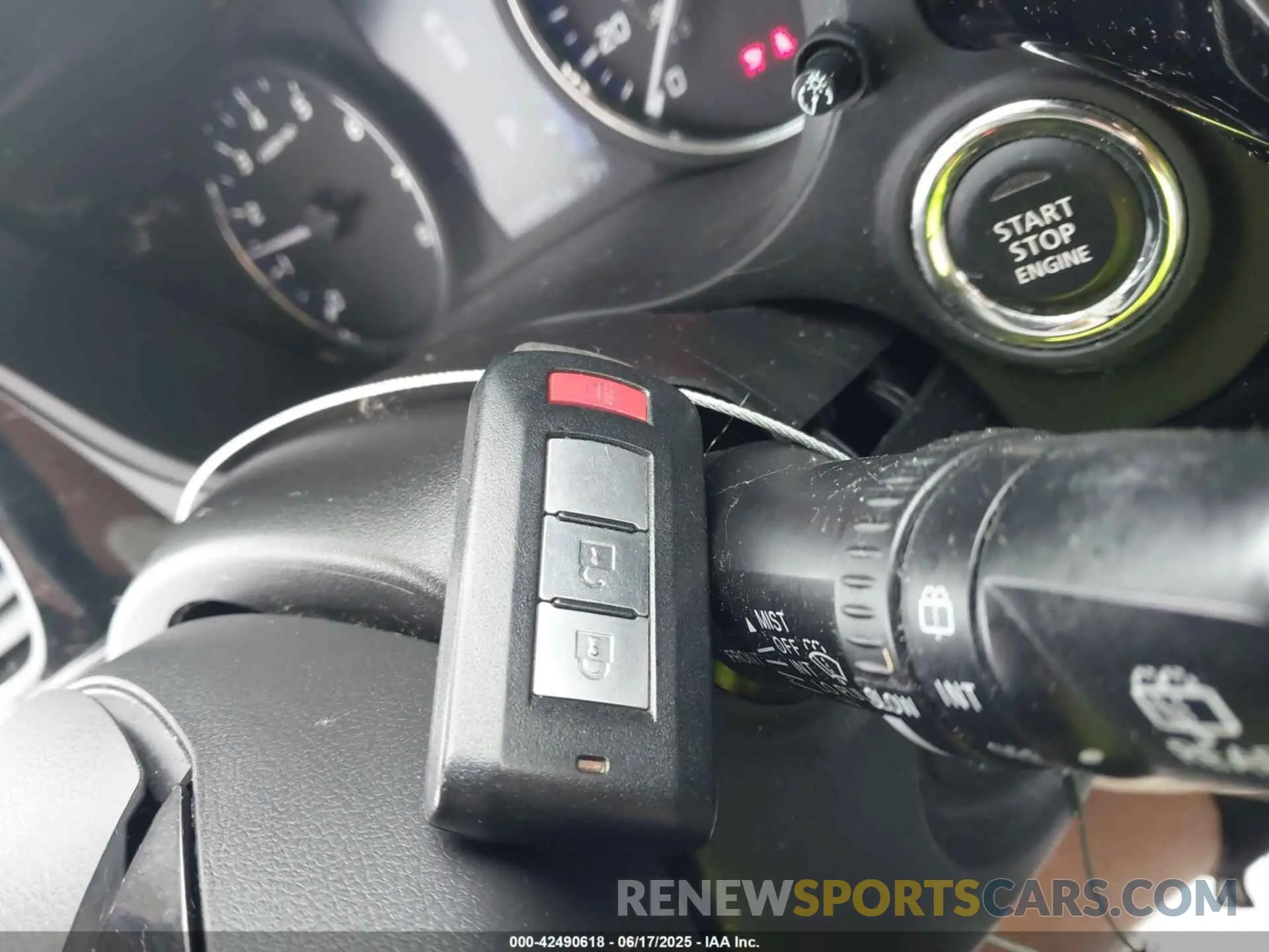 11 fotografías del automóvil dañado JA4AD3A32KZ011898 MITSUBISHI OUTLANDER 2019