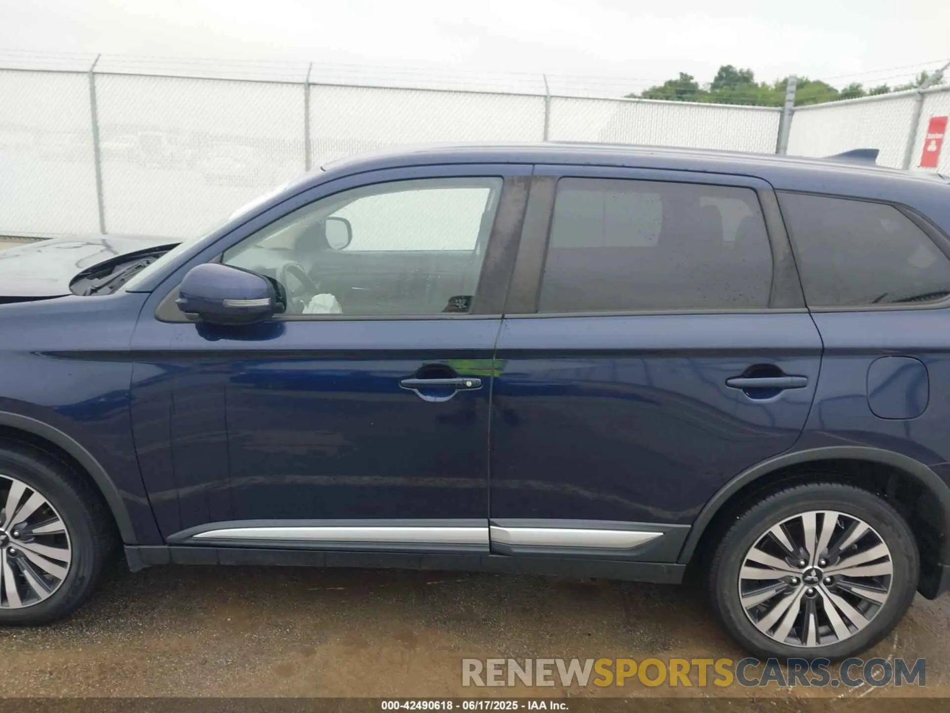 14 fotografías del automóvil dañado JA4AD3A32KZ011898 MITSUBISHI OUTLANDER 2019