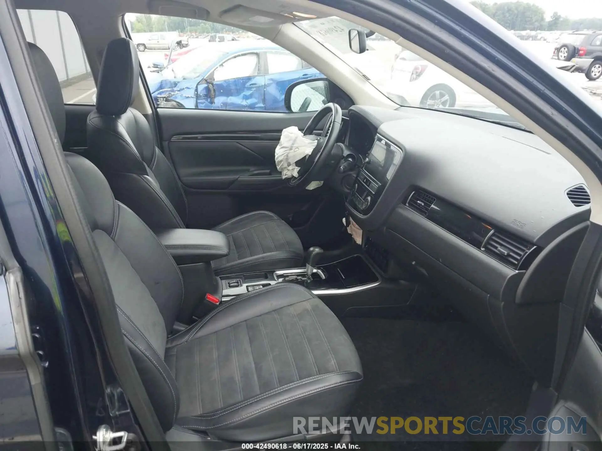 5 fotografías del automóvil dañado JA4AD3A32KZ011898 MITSUBISHI OUTLANDER 2019