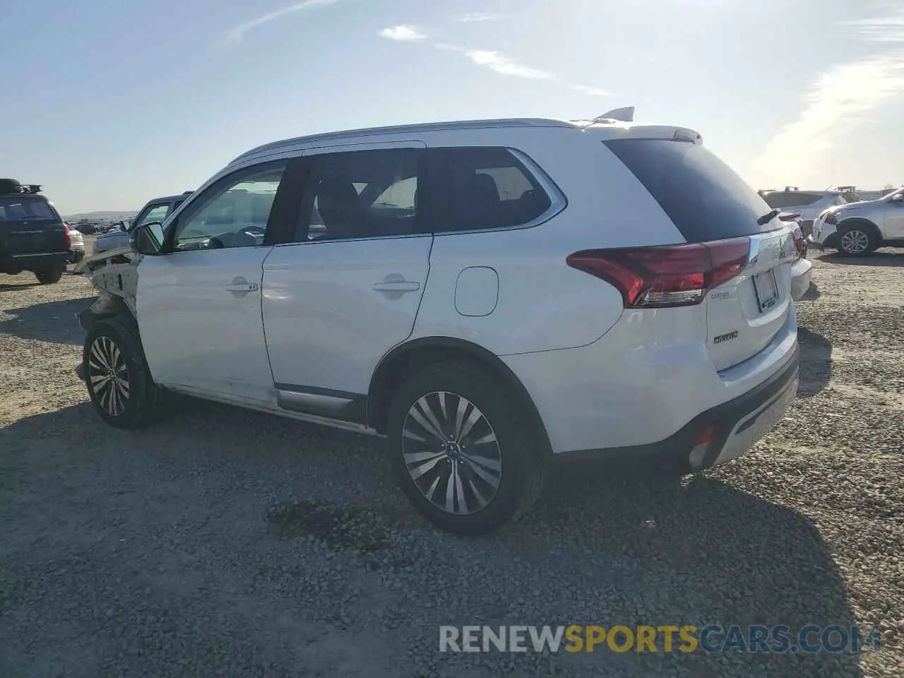 2 fotografías del automóvil dañado JA4AD3A32KZ015191 MITSUBISHI OUTLANDER 2019