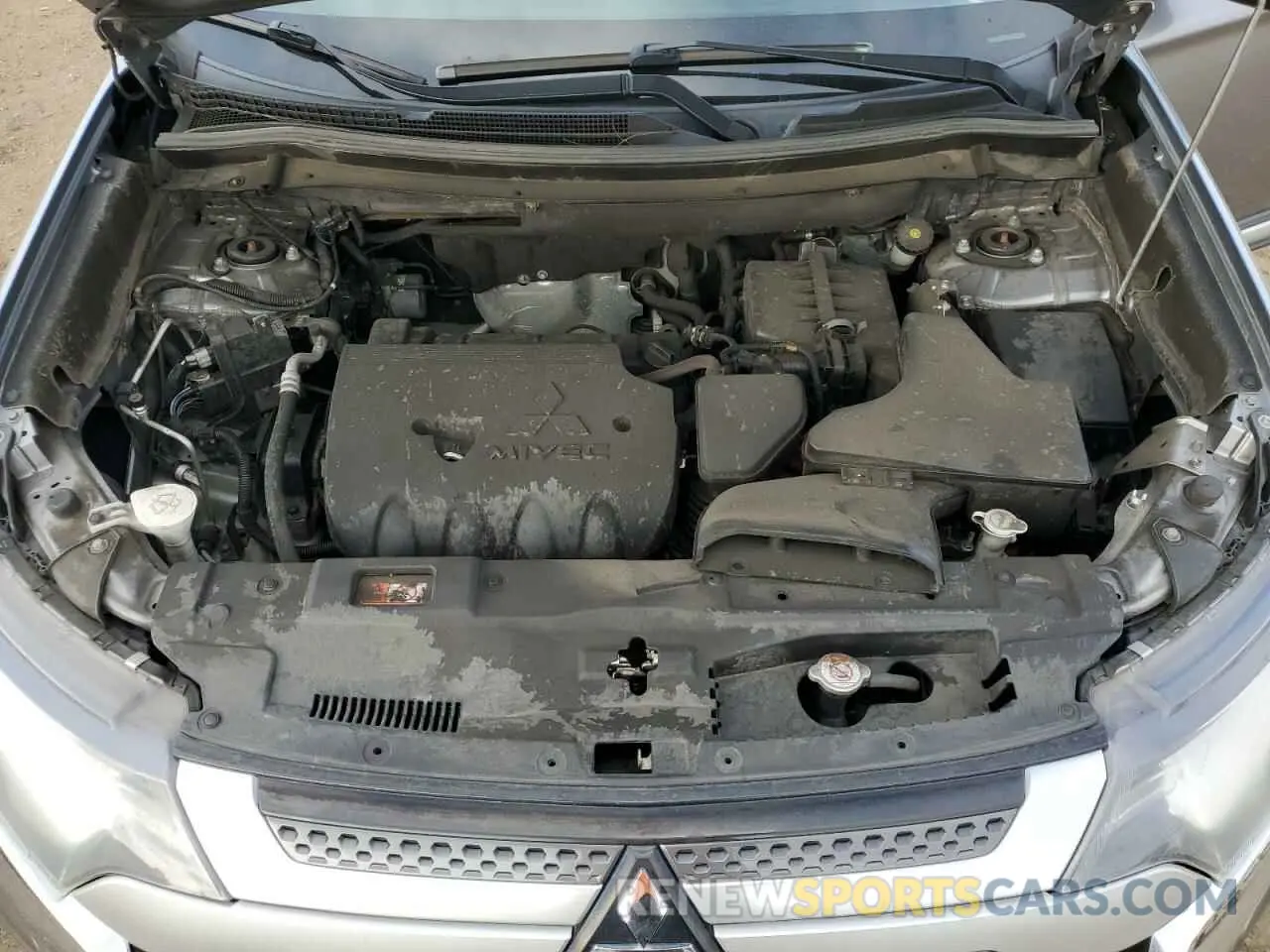 14 fotografías del automóvil dañado JA4AD3A32KZ027924 MITSUBISHI OUTLANDER 2019