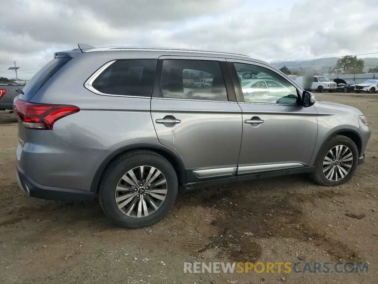 3 fotografías del automóvil dañado JA4AD3A32KZ027924 MITSUBISHI OUTLANDER 2019