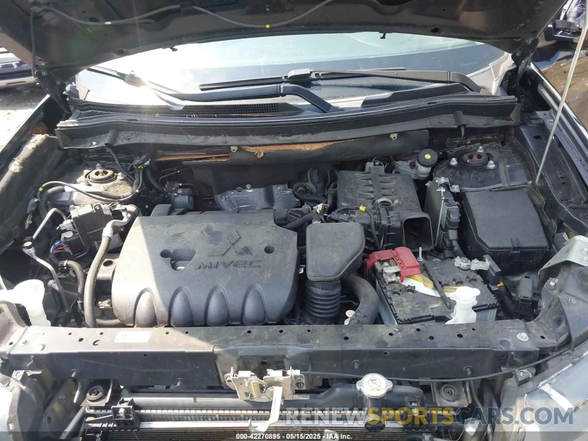 10 fotografías del automóvil dañado JA4AD3A33KZ005401 MITSUBISHI OUTLANDER 2019
