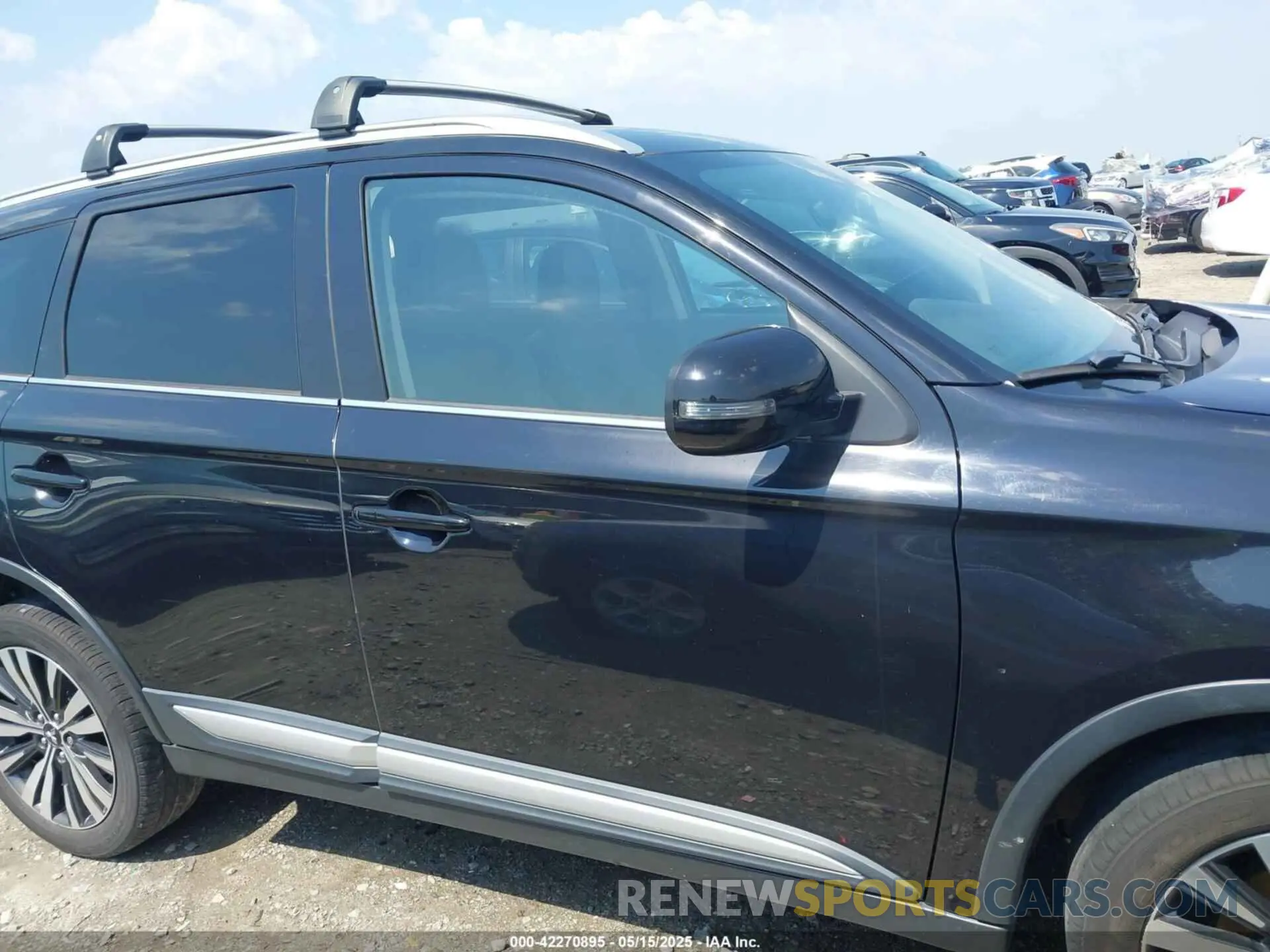 13 fotografías del automóvil dañado JA4AD3A33KZ005401 MITSUBISHI OUTLANDER 2019