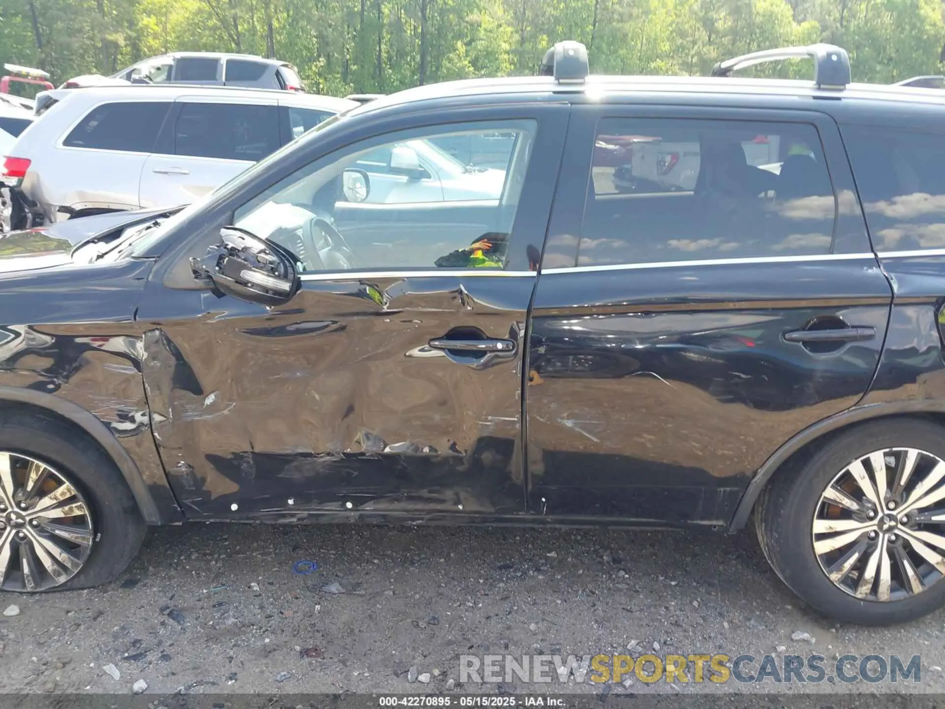 14 fotografías del automóvil dañado JA4AD3A33KZ005401 MITSUBISHI OUTLANDER 2019