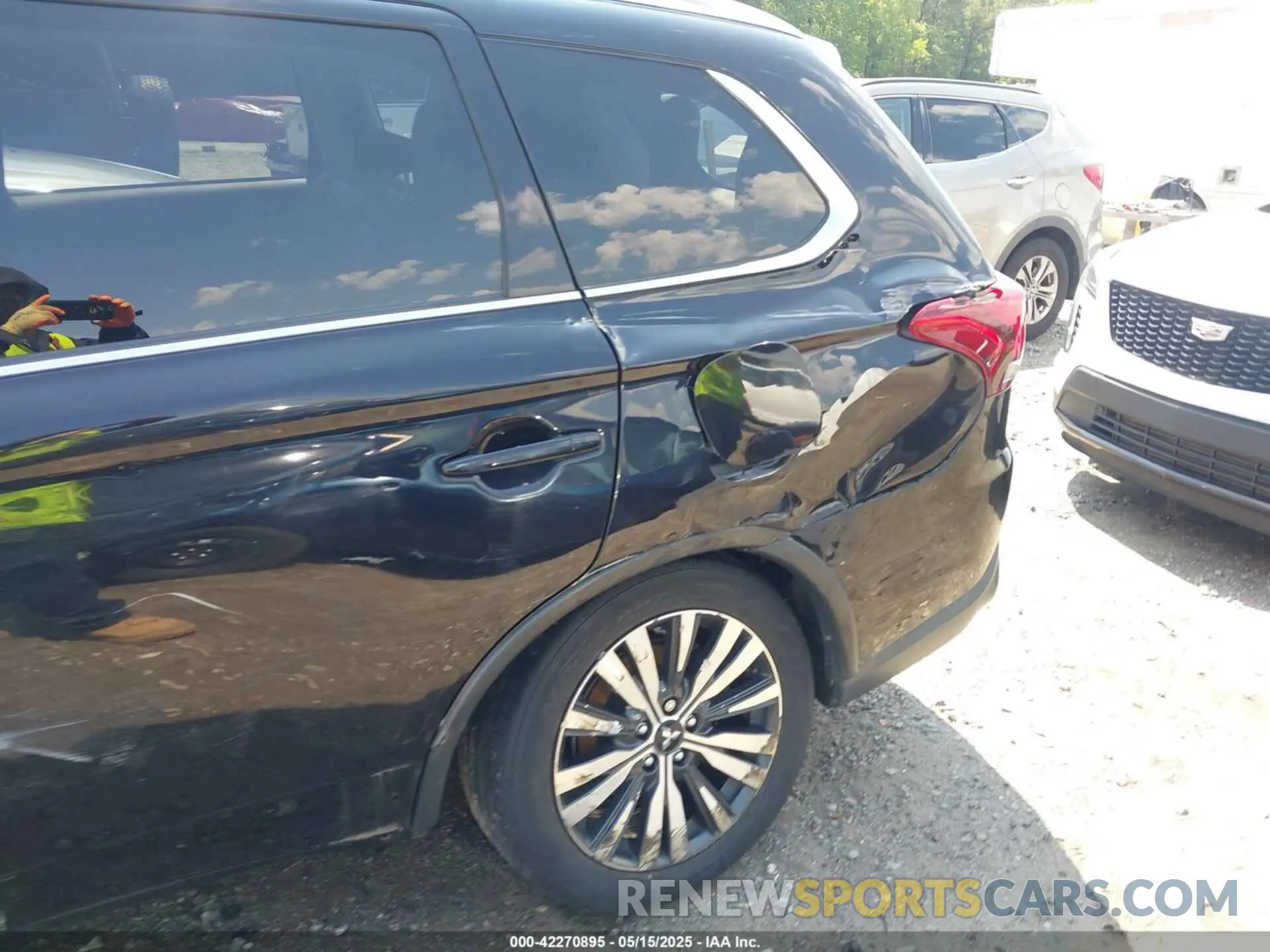18 fotografías del automóvil dañado JA4AD3A33KZ005401 MITSUBISHI OUTLANDER 2019