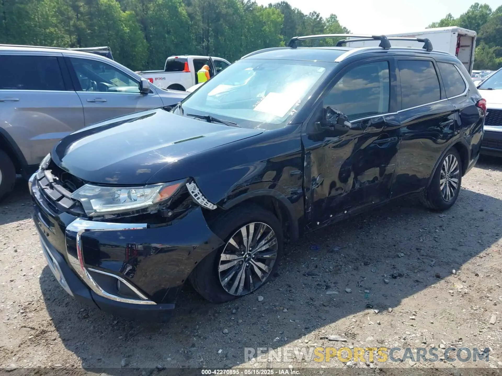 2 fotografías del automóvil dañado JA4AD3A33KZ005401 MITSUBISHI OUTLANDER 2019