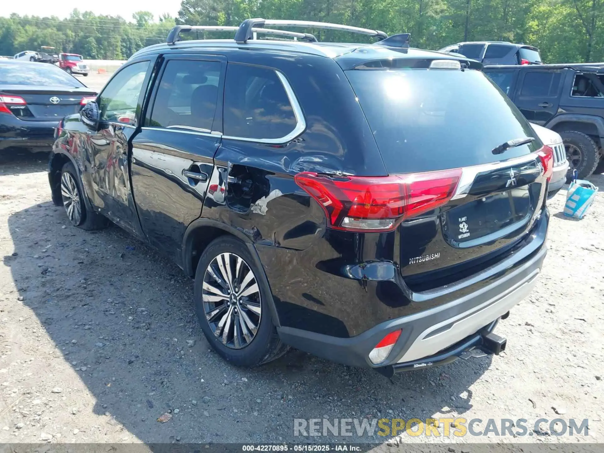 3 fotografías del automóvil dañado JA4AD3A33KZ005401 MITSUBISHI OUTLANDER 2019