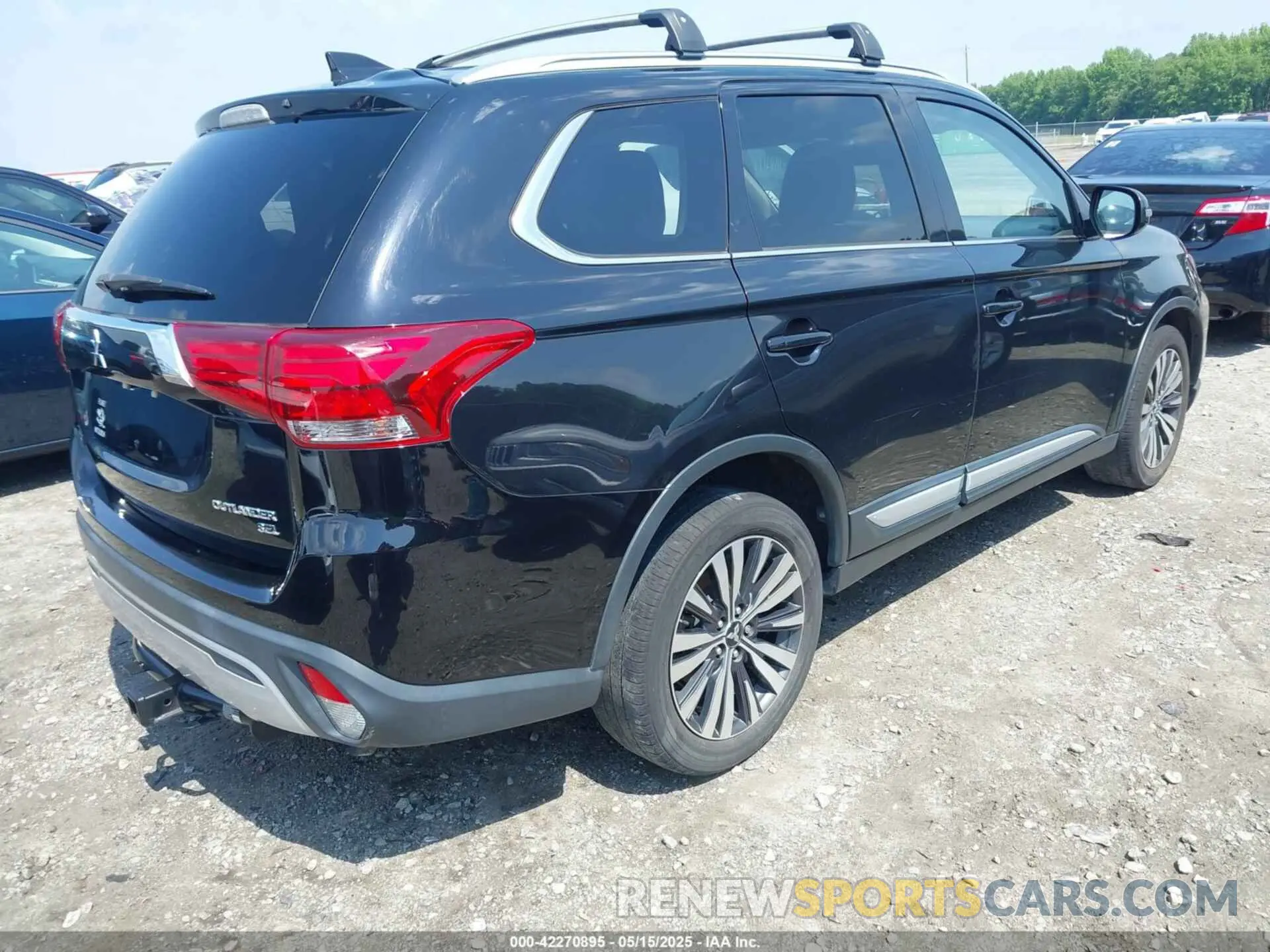 4 fotografías del automóvil dañado JA4AD3A33KZ005401 MITSUBISHI OUTLANDER 2019