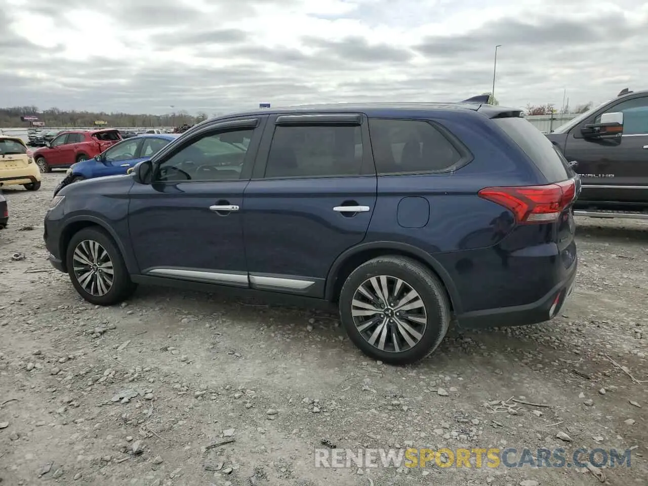 2 fotografías del automóvil dañado JA4AD3A33KZ031853 MITSUBISHI OUTLANDER 2019