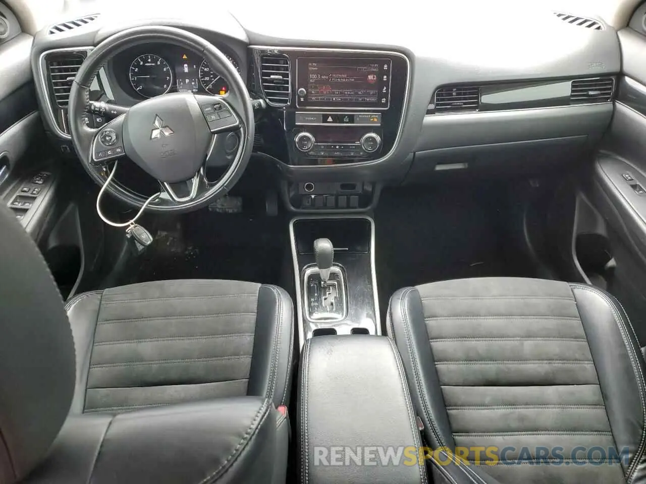 8 fotografías del automóvil dañado JA4AD3A33KZ031853 MITSUBISHI OUTLANDER 2019