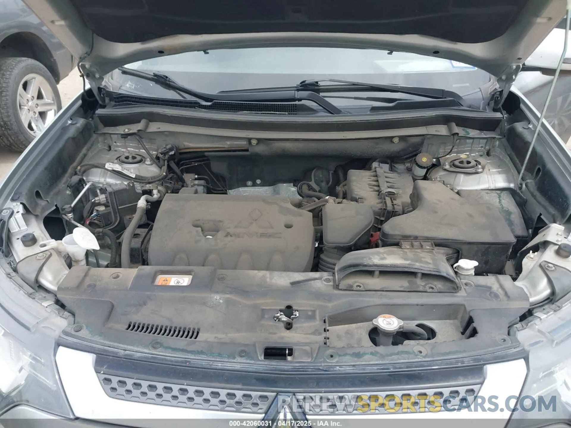 10 fotografías del automóvil dañado JA4AD3A34KZ015340 MITSUBISHI OUTLANDER 2019