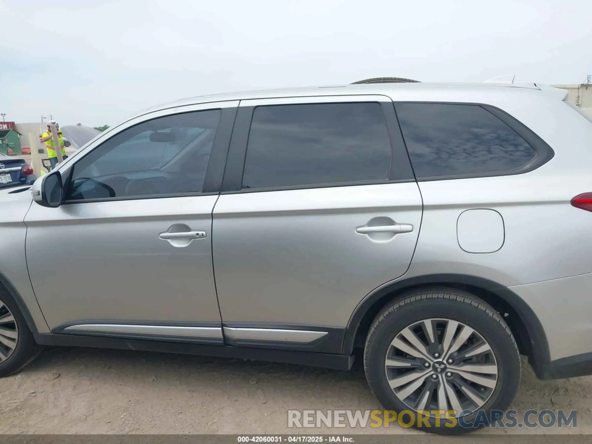 15 fotografías del automóvil dañado JA4AD3A34KZ015340 MITSUBISHI OUTLANDER 2019