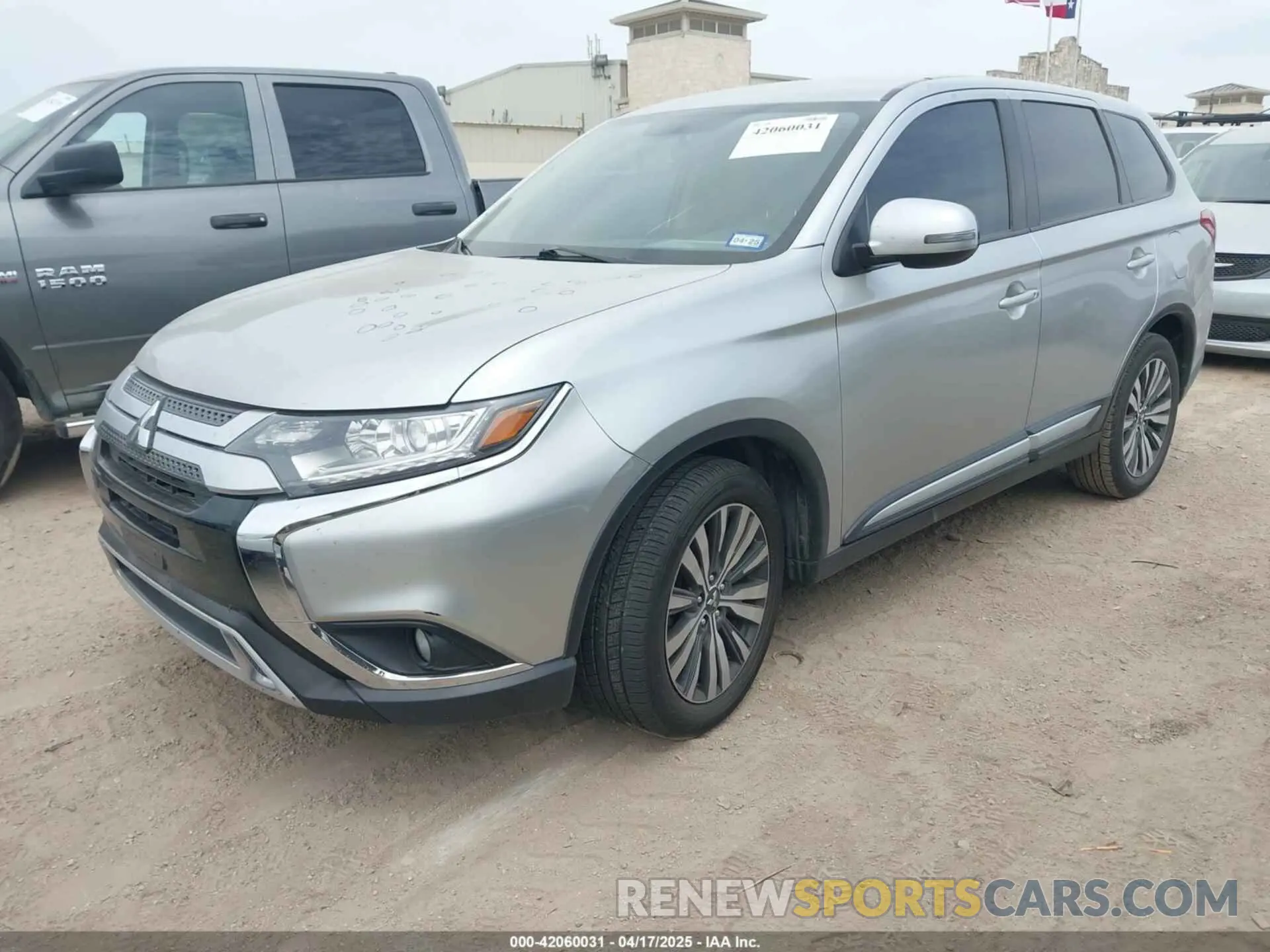 2 fotografías del automóvil dañado JA4AD3A34KZ015340 MITSUBISHI OUTLANDER 2019