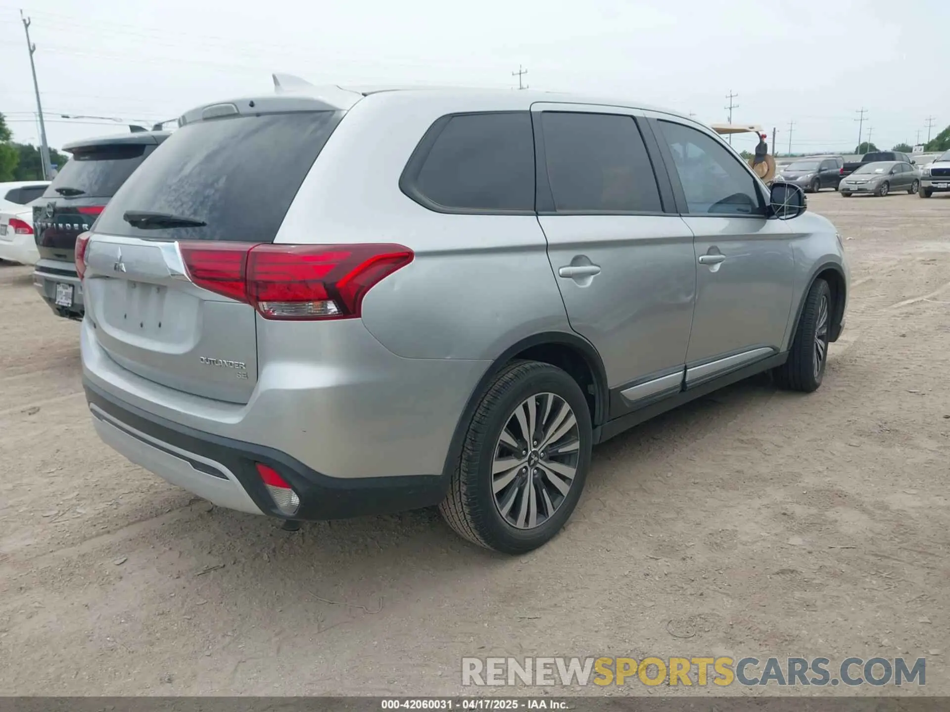 4 fotografías del automóvil dañado JA4AD3A34KZ015340 MITSUBISHI OUTLANDER 2019