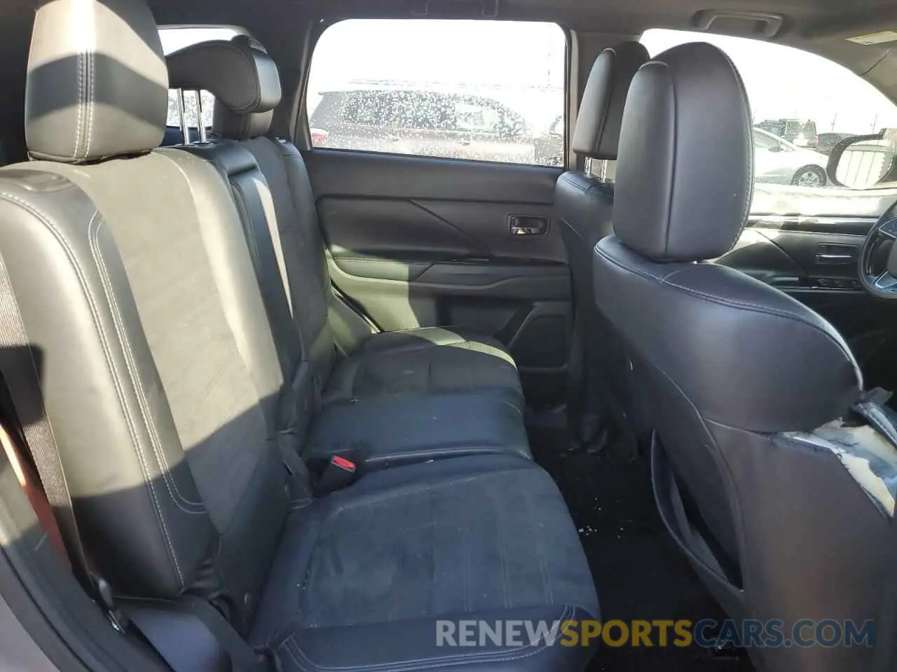 11 fotografías del automóvil dañado JA4AD3A34KZ031229 MITSUBISHI OUTLANDER 2019