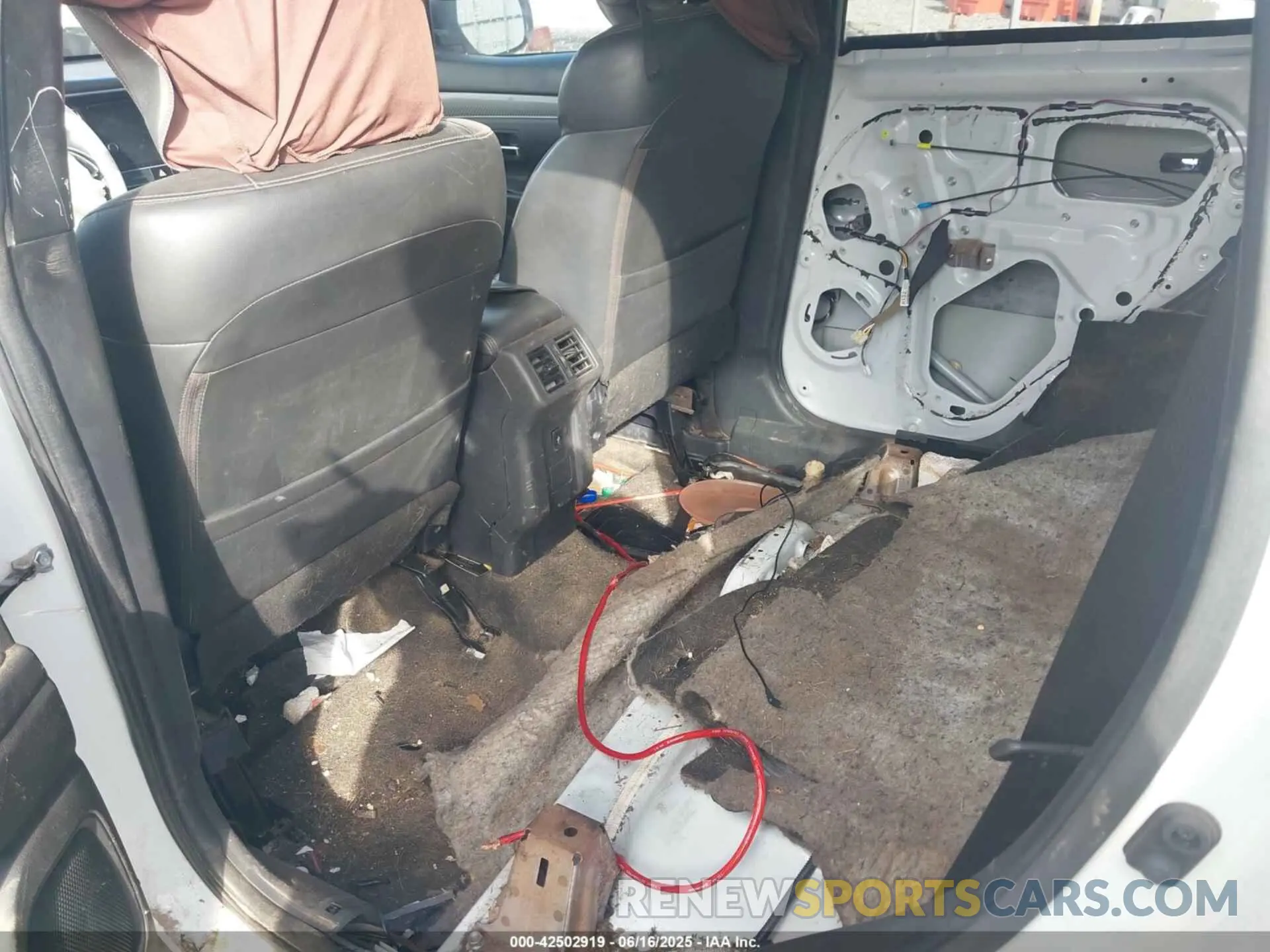 8 fotografías del automóvil dañado JA4AD3A34KZ040108 MITSUBISHI OUTLANDER 2019