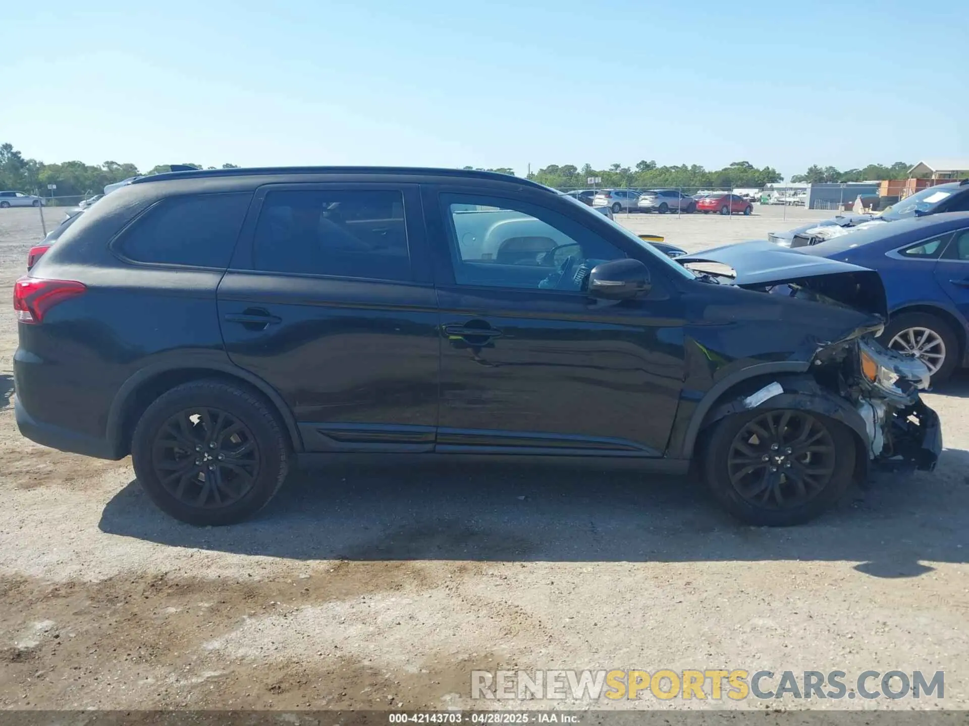 13 fotografías del automóvil dañado JA4AD3A35KZ025472 MITSUBISHI OUTLANDER 2019