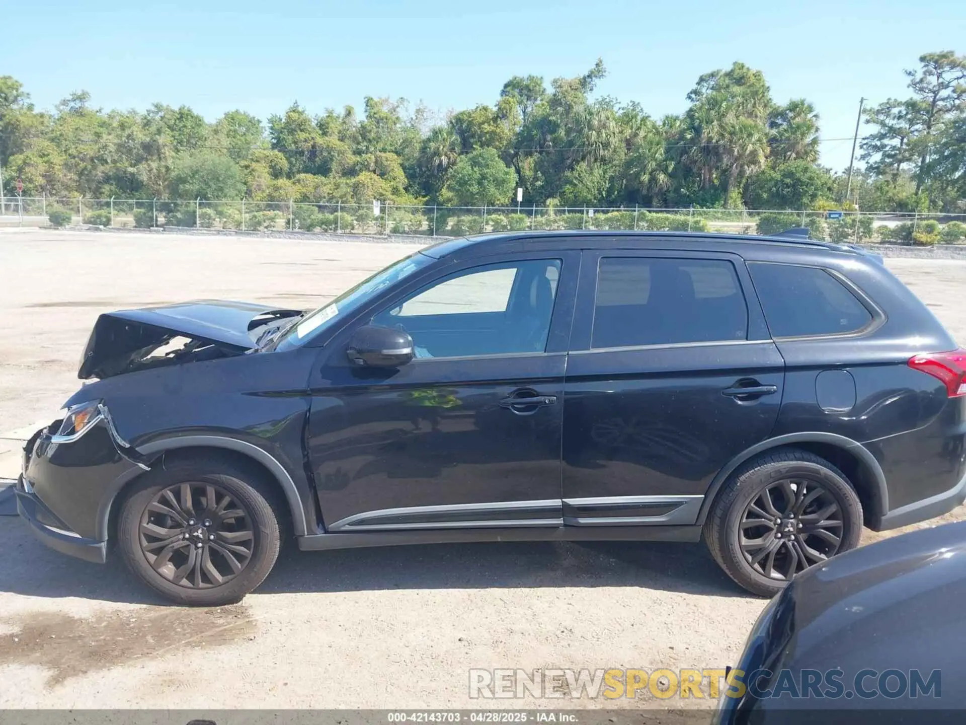 14 fotografías del automóvil dañado JA4AD3A35KZ025472 MITSUBISHI OUTLANDER 2019