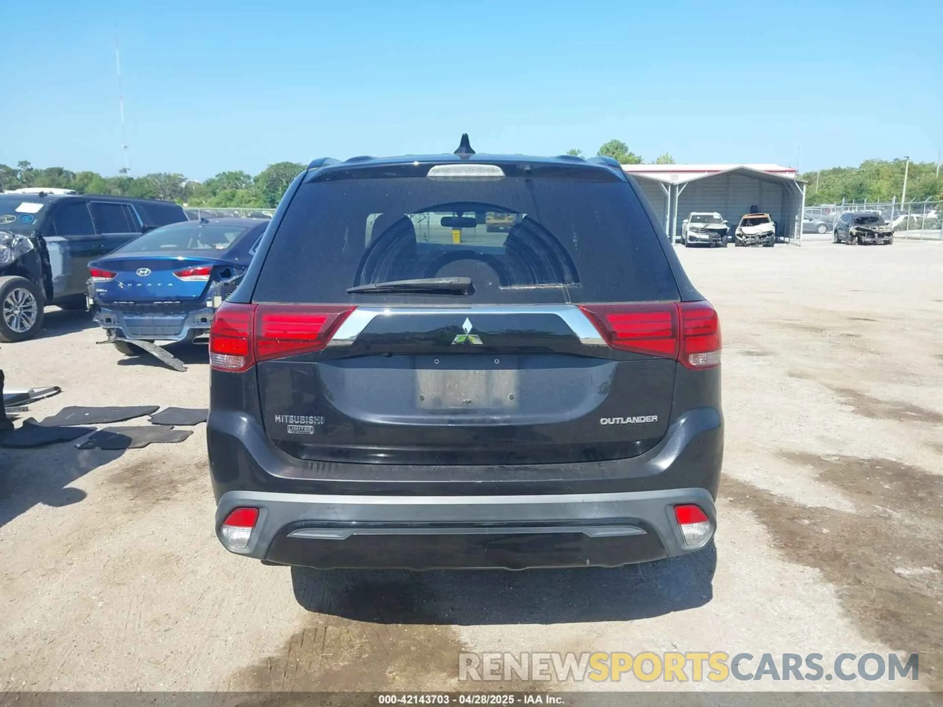 16 fotografías del automóvil dañado JA4AD3A35KZ025472 MITSUBISHI OUTLANDER 2019