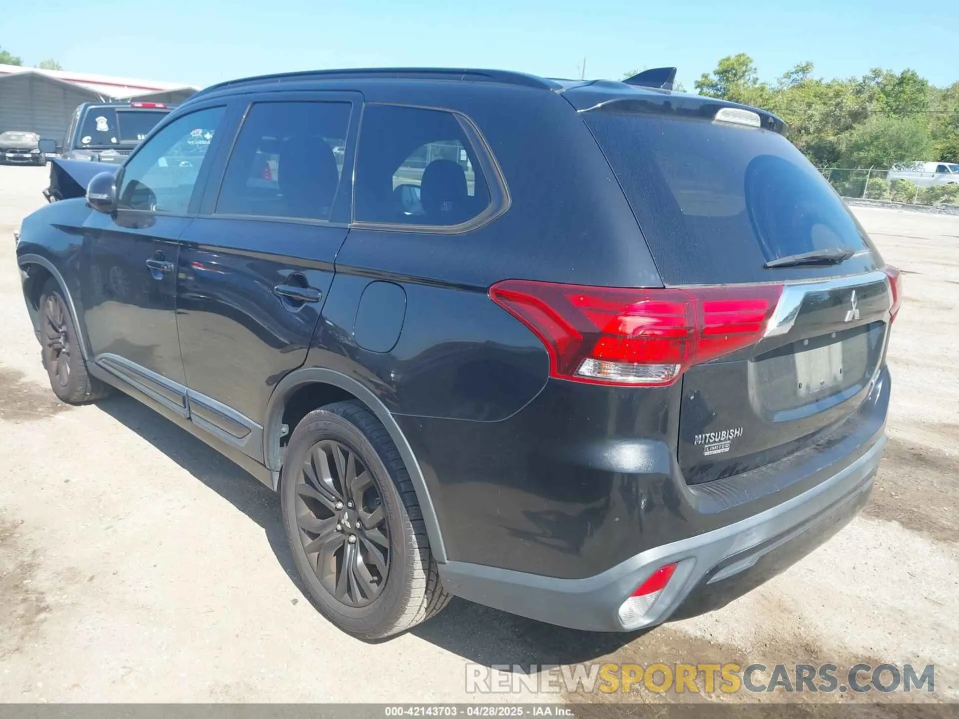3 fotografías del automóvil dañado JA4AD3A35KZ025472 MITSUBISHI OUTLANDER 2019