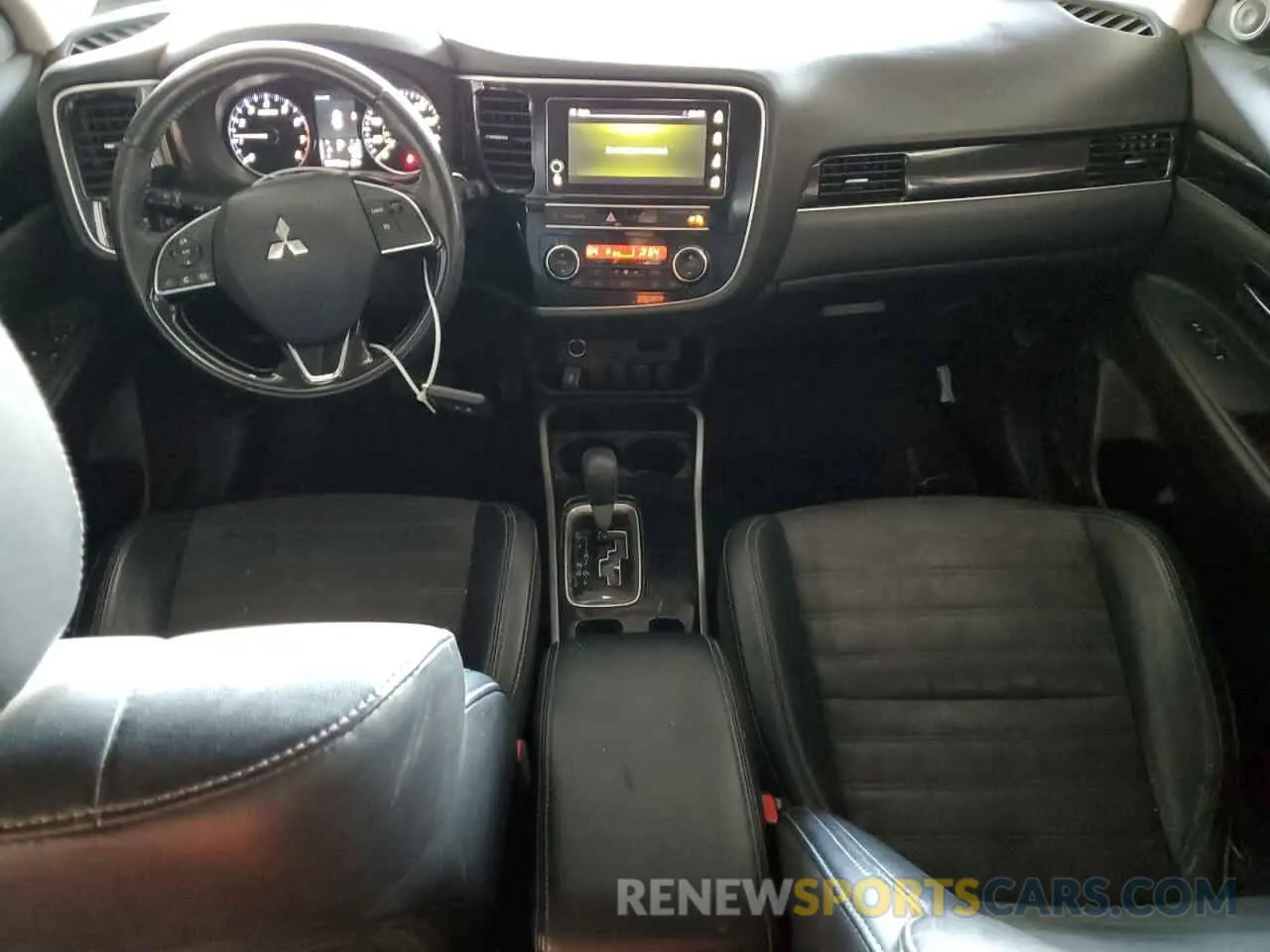 8 fotografías del automóvil dañado JA4AD3A35KZ045964 MITSUBISHI OUTLANDER 2019