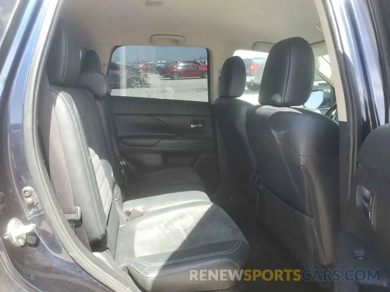 12 fotografías del automóvil dañado JA4AD3A36KJ000532 MITSUBISHI OUTLANDER 2019