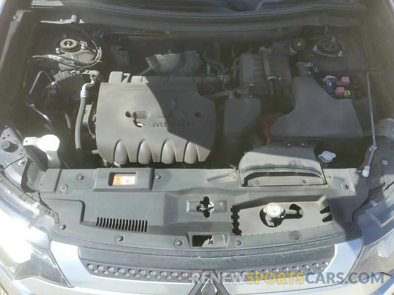 14 fotografías del automóvil dañado JA4AD3A36KJ000532 MITSUBISHI OUTLANDER 2019