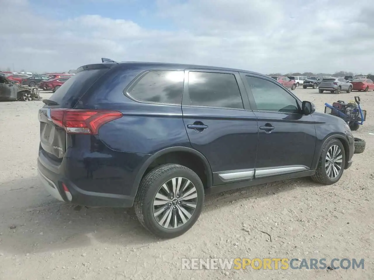 3 fotografías del automóvil dañado JA4AD3A36KJ000532 MITSUBISHI OUTLANDER 2019