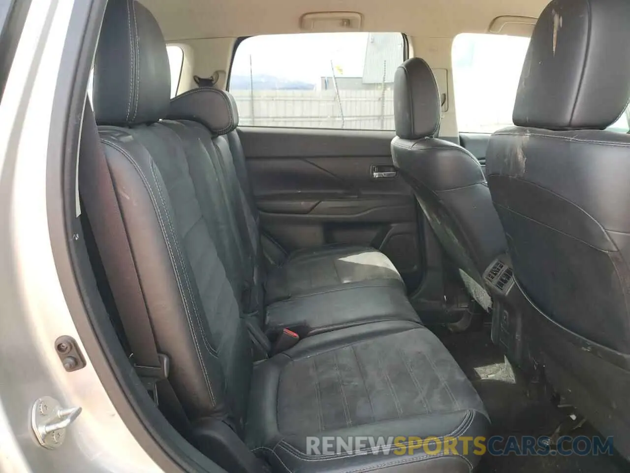 11 fotografías del automóvil dañado JA4AD3A36KZ043852 MITSUBISHI OUTLANDER 2019