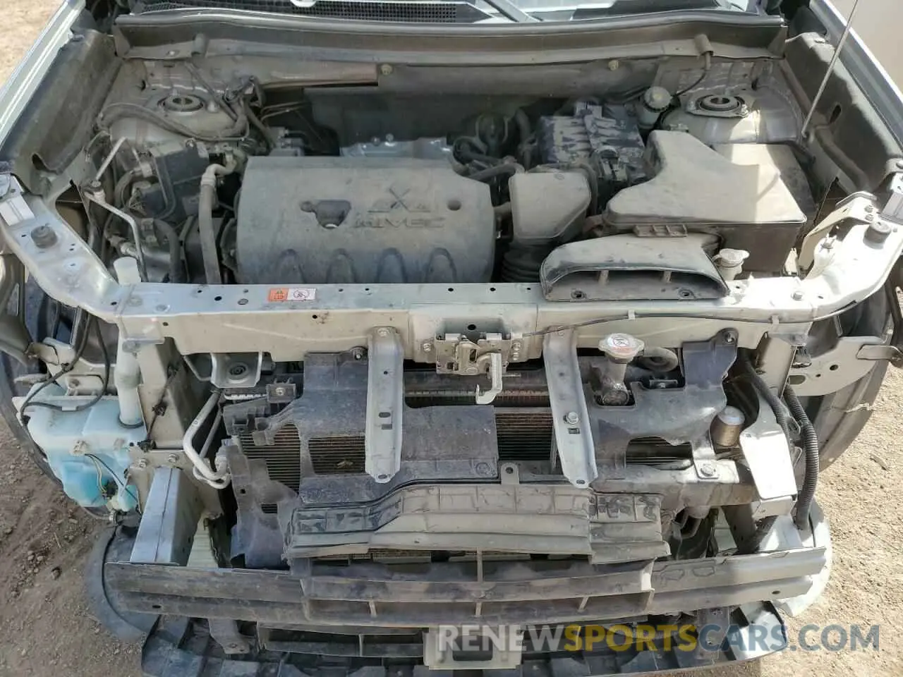 12 fotografías del automóvil dañado JA4AD3A36KZ043852 MITSUBISHI OUTLANDER 2019