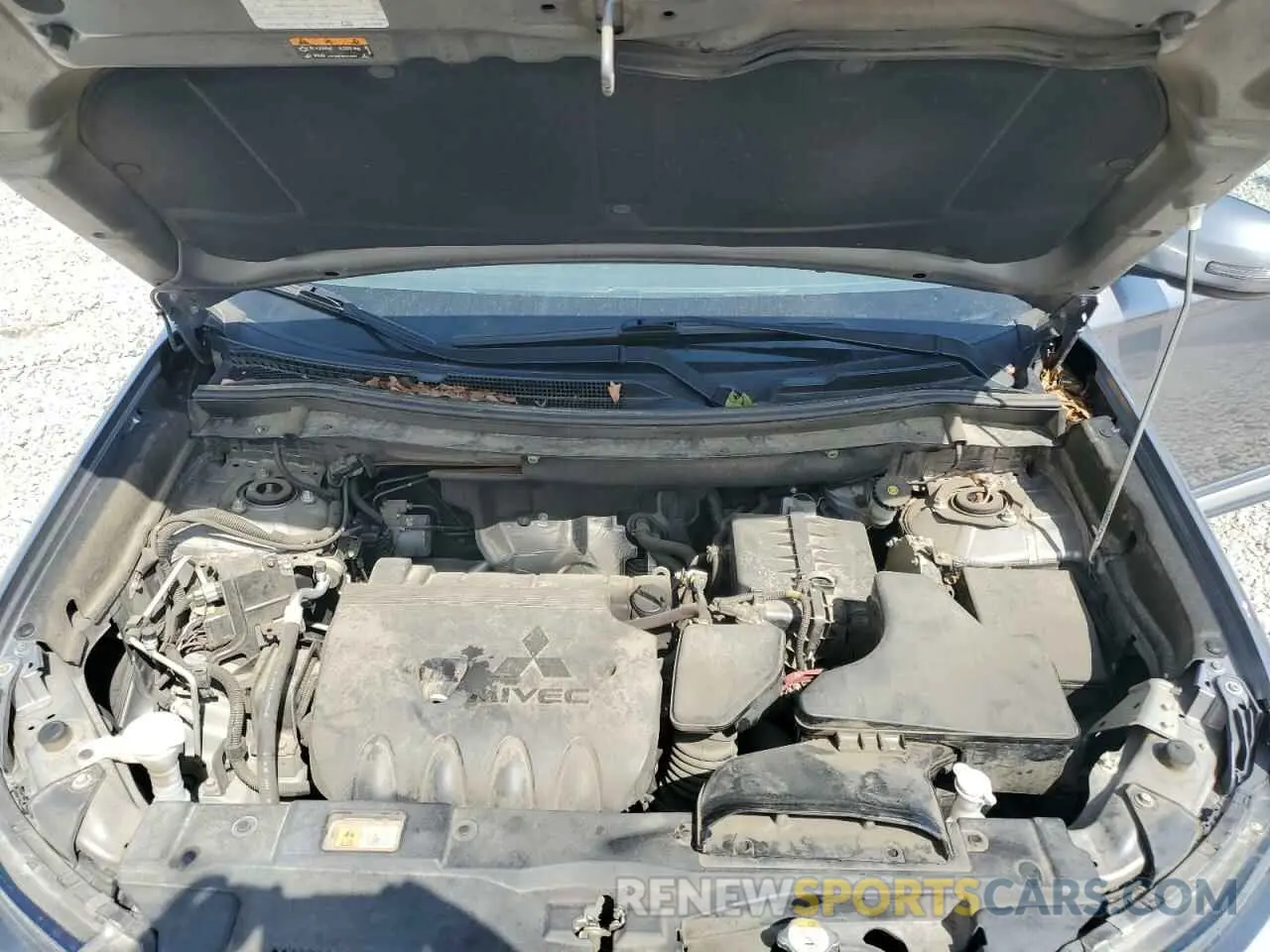 12 fotografías del automóvil dañado JA4AD3A37KZ005224 MITSUBISHI OUTLANDER 2019