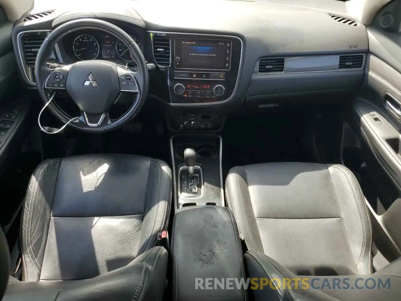 8 fotografías del automóvil dañado JA4AD3A37KZ005224 MITSUBISHI OUTLANDER 2019