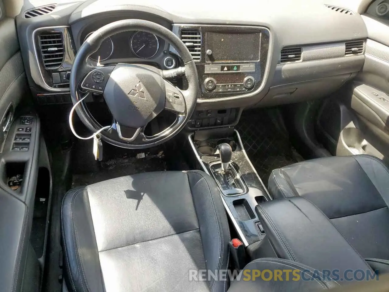 8 fotografías del automóvil dañado JA4AD3A37KZ037736 MITSUBISHI OUTLANDER 2019