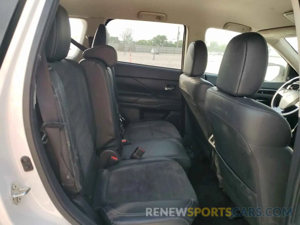 11 fotografías del automóvil dañado JA4AD3A37KZ051796 MITSUBISHI OUTLANDER 2019